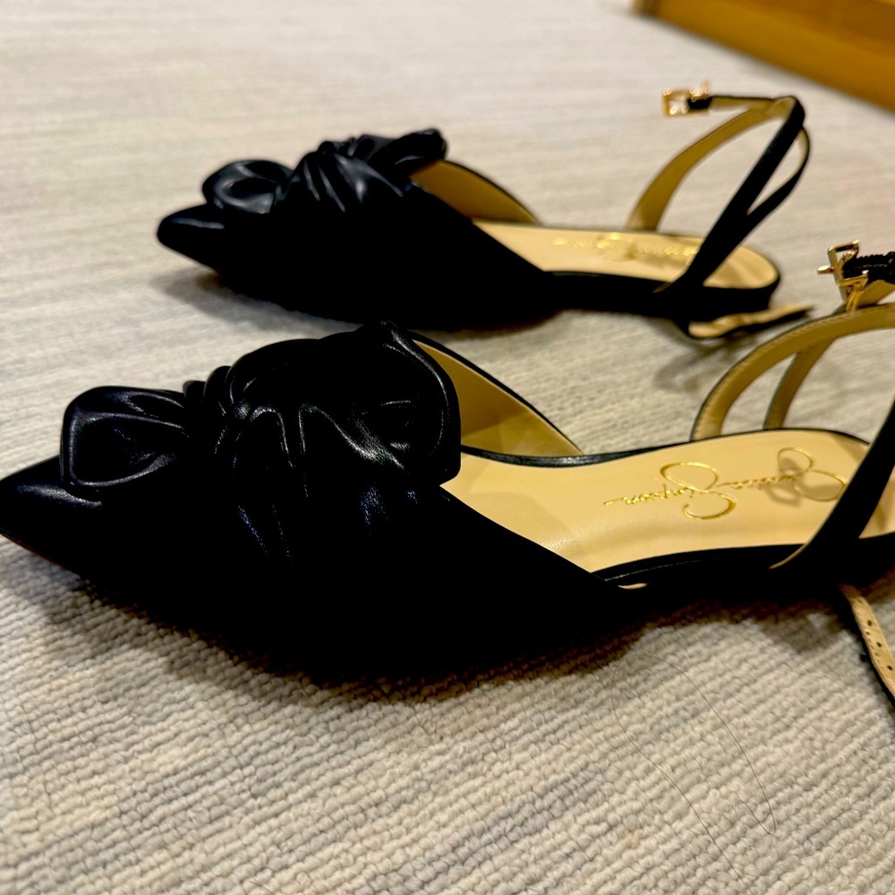 NWT Jessica Simpson Carmie Flat black size 8.5